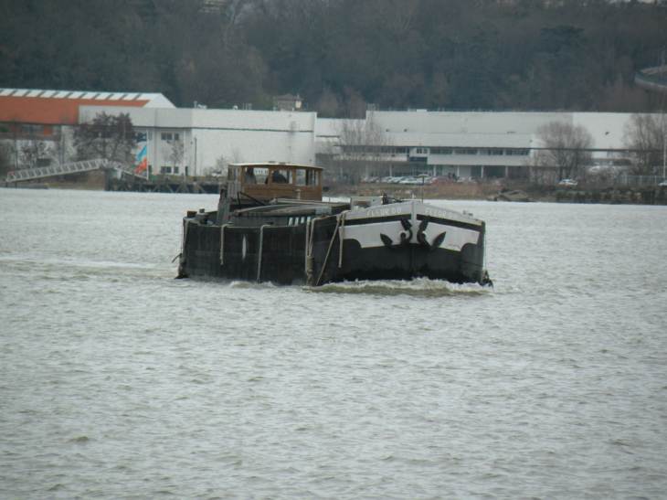  péniche sur la Garonne